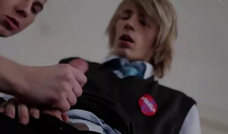 Cô gái tóc vàng Blair và Lyra phim sex nhật bản full hd không che của luật pháp là một người đồng tính.